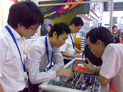 新世联参加深圳光博会